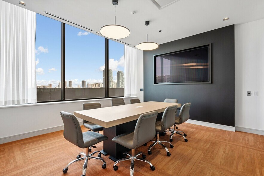 More Photos Of 808 N Cleveland Ave, Chicago Apartments For Lease