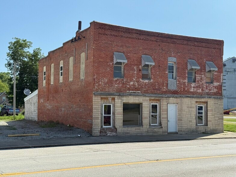 More Photos Of 107 W Main St, Coffeen Storefront Retail Residential For Sale