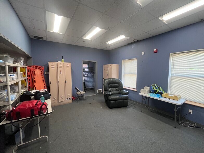 More Photos Of 18 Graf Rd, Newburyport Industrial For Sale