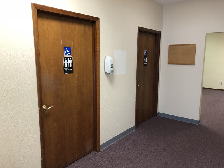 More Photos Of 4660 Portland Rd, Salem Office For Lease