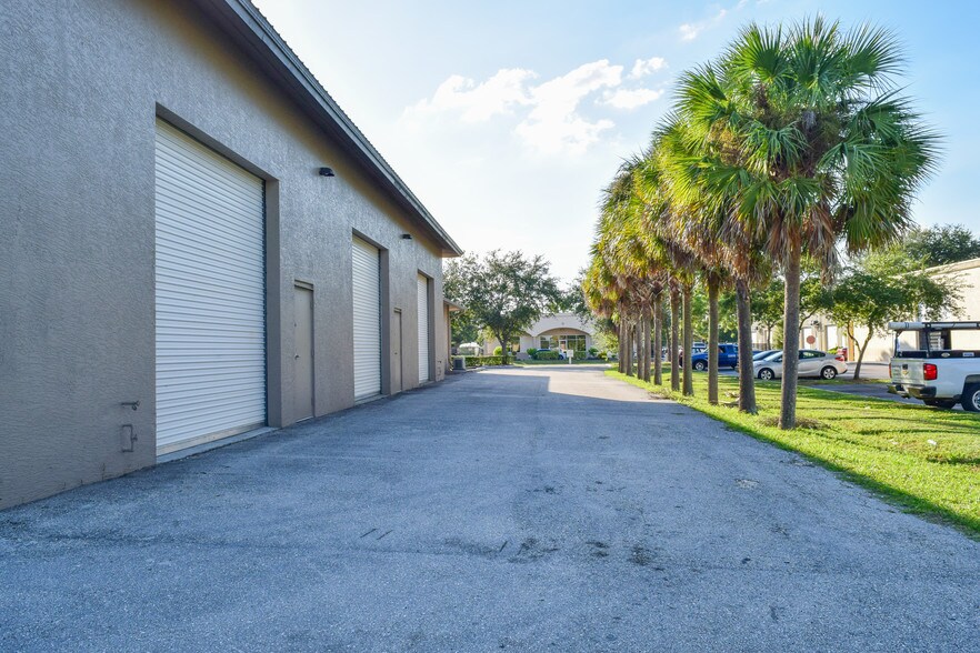 More Photos Of 17161 Alico Center Rd, Fort Myers Warehouse For Lease