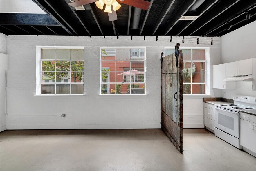 More Photos Of 282 Walker St SW, Atlanta Apartments For Sale