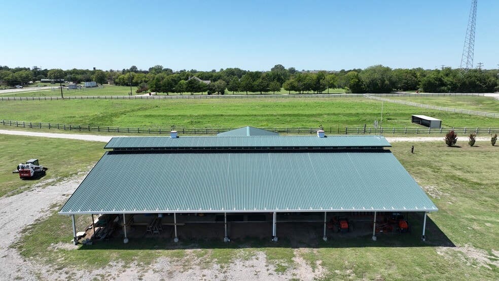 More Photos Of 1253 N Hill St, Van Alstyne Light Distribution For Sale