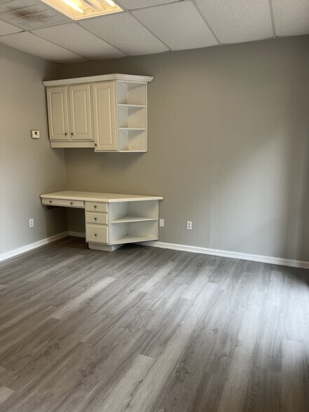 More Photos Of 640 Atlanta St, Barnesville Storefront For Lease