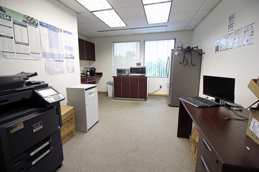 More Photos Of 80-82 Northboro Rd E, Marlborough Office For Sale