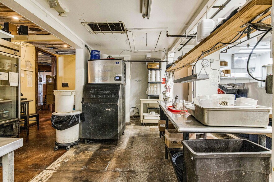 More Photos Of 131 New Warrington Rd, Pensacola Restaurant For Sale