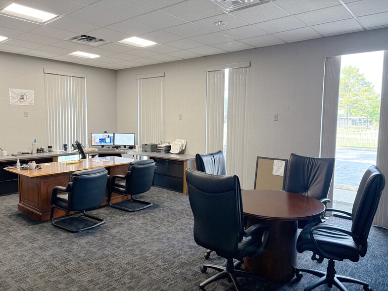 More Photos Of 11435 Brittmoore Park Dr, Houston Warehouse For Lease