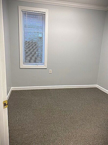 More Photos Of 8402 Six Forks Rd, Raleigh Office For Lease