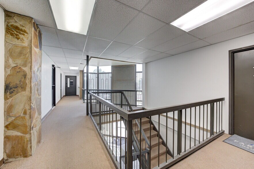 More Photos Of 2401 Tee Cir, Norman Office For Lease
