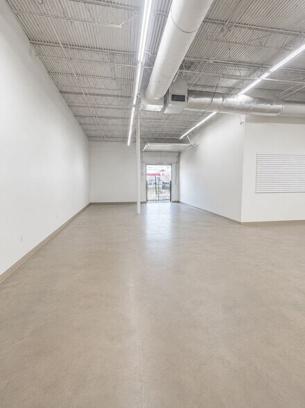 More Photos Of 11414 Reeder Rd, Dallas Flex For Lease