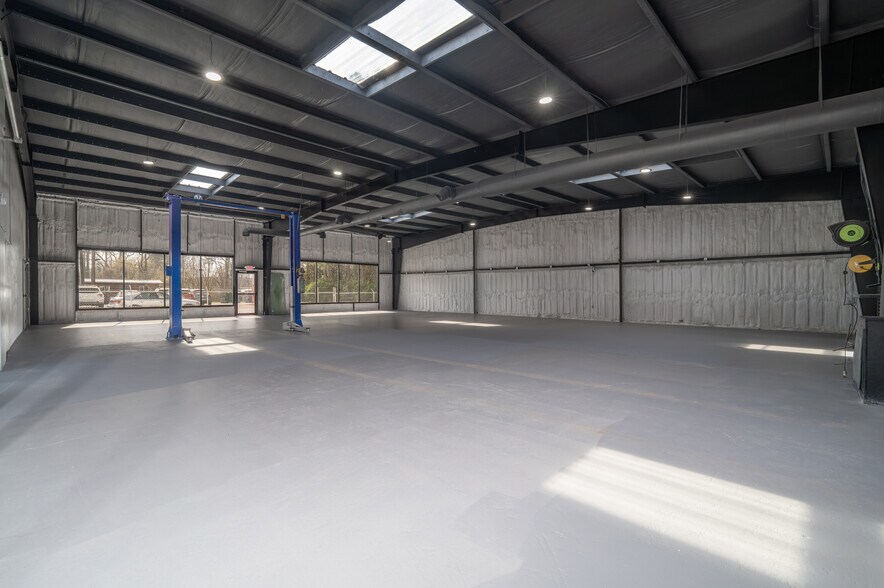 More Photos Of 540 E Church St, Jasper Auto Repair For Sale