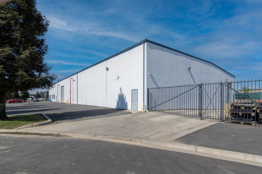 More Photos Of 2358 Cepheus Ct, Bakersfield Showroom For Lease