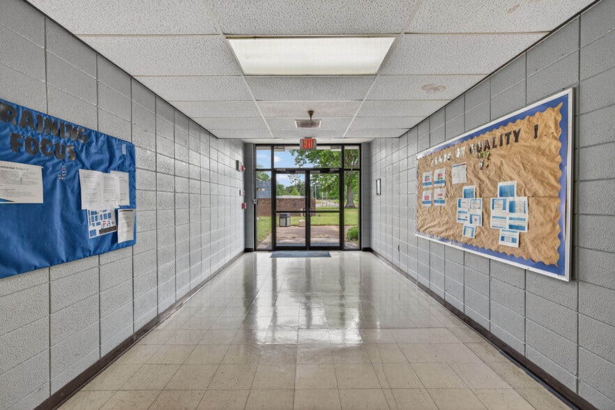 More Photos Of 310 Pennington Dr, Paris Manufacturing For Sale