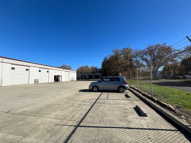 More Photos Of 21087 Cabot Blvd, Hayward Warehouse For Sale