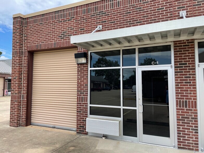 More Photos Of 2870 Gessner Rd, Houston Self Storage For Lease