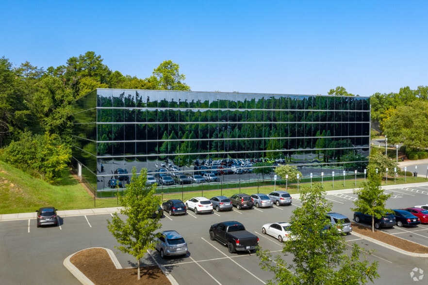 More Photos Of 10101 David Taylor Dr, Charlotte Office For Lease