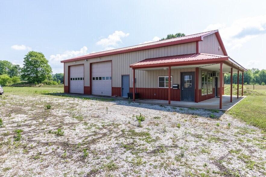 More Photos Of 288 W Brookville Rd, Fountaintown Office For Lease