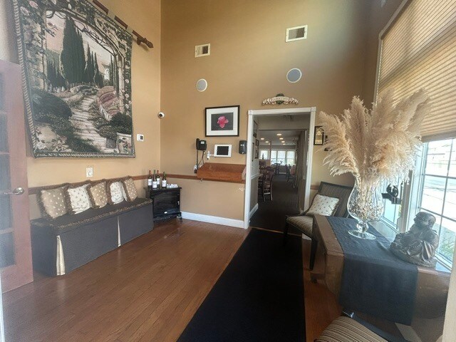More Photos Of 12907 Long Beach Blvd, Long Beach Township Restaurant For Sale