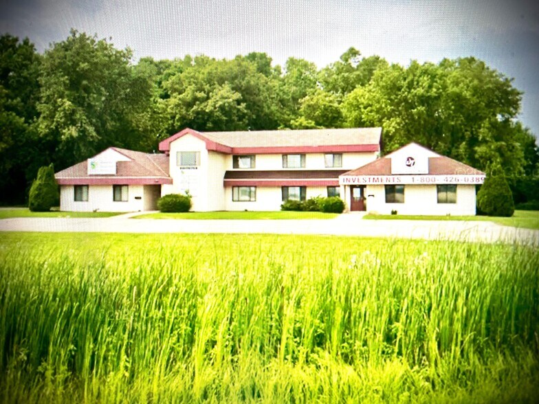 Primary Photo Of 5111 Green Valley Rd, Oshkosh Office For Lease