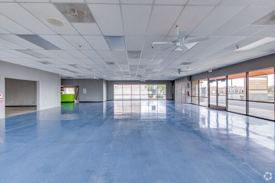 More Photos Of 1107 E Bell Rd, Phoenix General Retail For Lease
