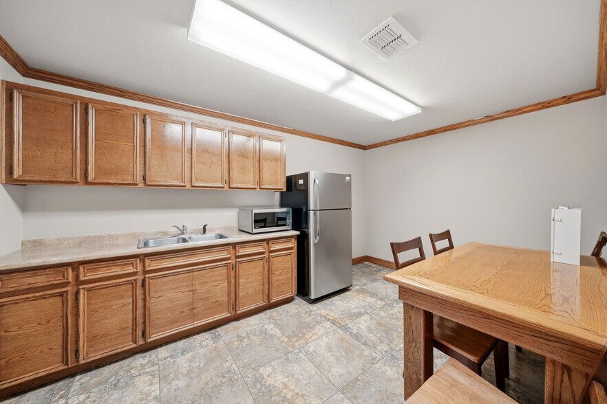 More Photos Of 4122 Hwy 90 Alt, Altair Light Distribution For Lease
