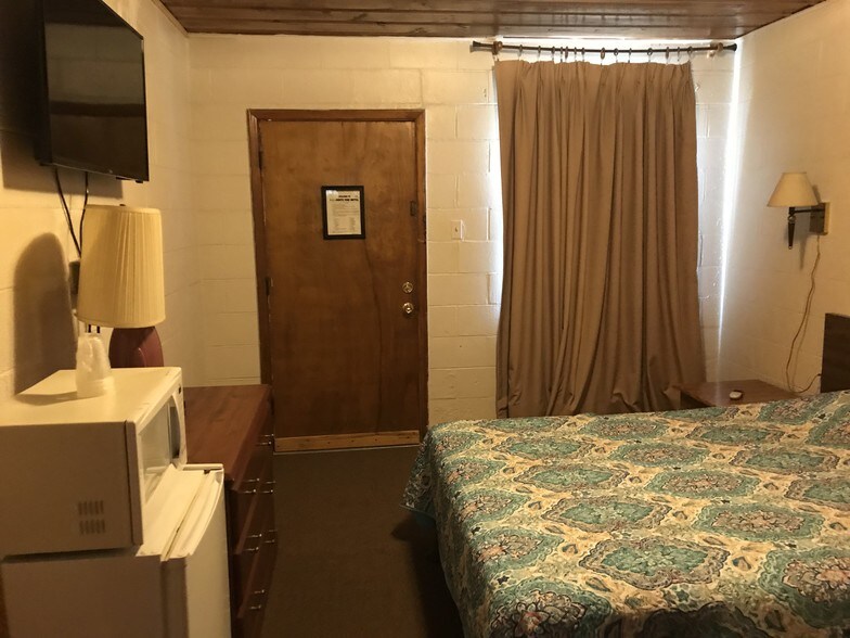 More Photos Of 1301 W Aultman St, Ely Hotel For Sale