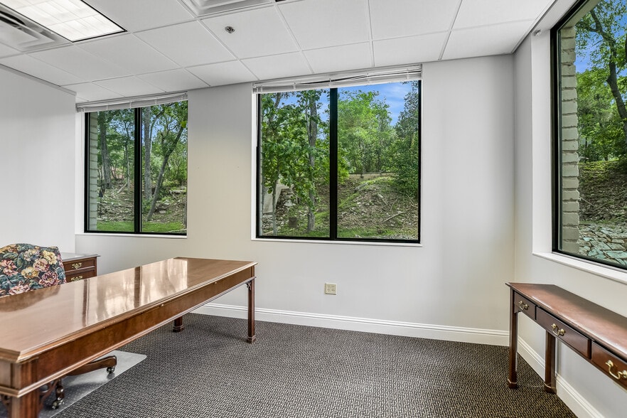 More Photos Of 4800 Bee Cave Rd, Austin Medical For Lease