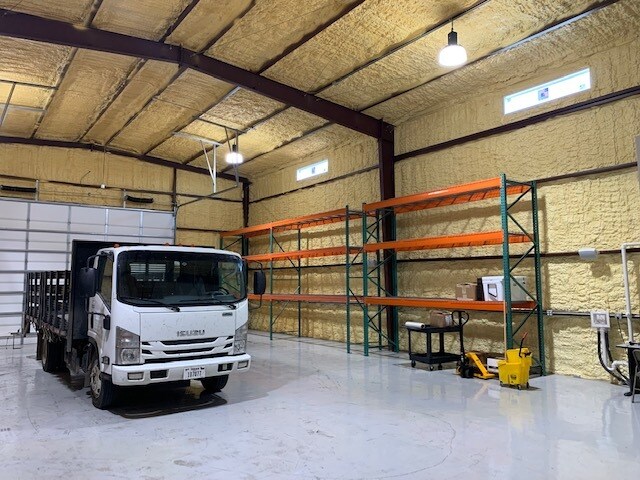 More Photos Of 15008 Iowa St, Austin Warehouse For Lease
