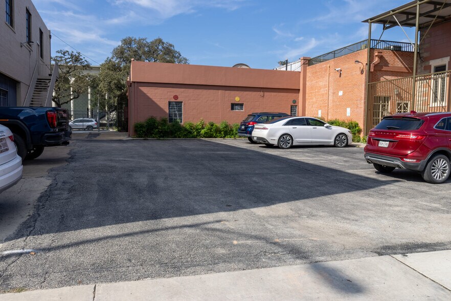 More Photos Of 500 N Main Ave, San Antonio Loft Creative Space For Sale