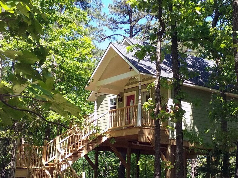 More Photos Of 70 Dogwood Rdg, Eureka Springs Hotel For Sale