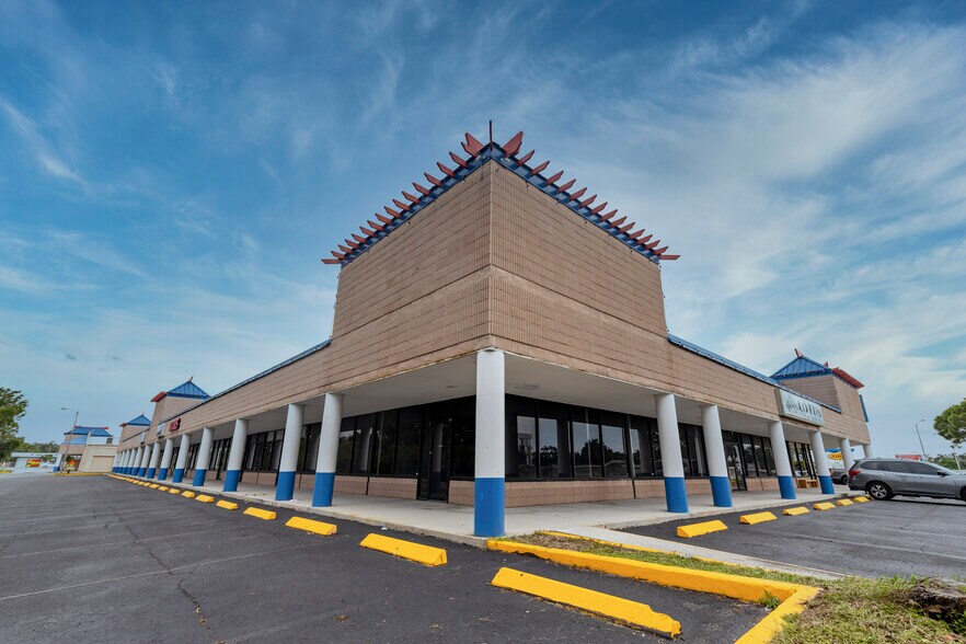 More Photos Of 14100 US Highway 19 N, Clearwater Storefront For Lease