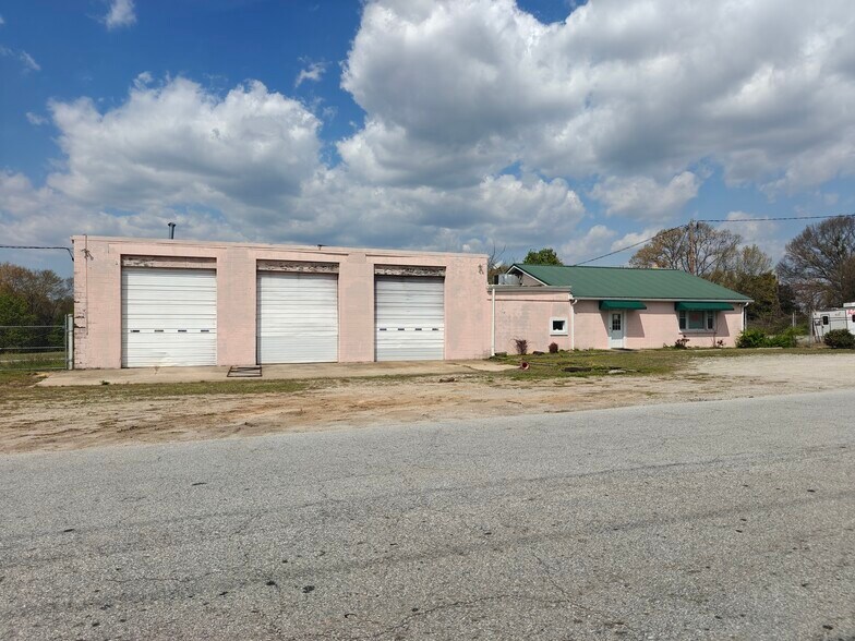 More Photos Of 106 Sandra Ave, Greenville Truck Terminal For Sale