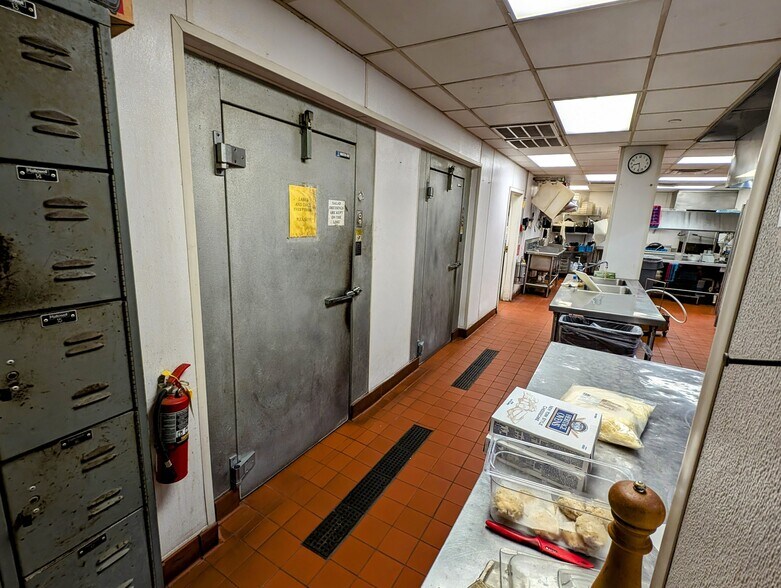 More Photos Of 5101 Center St, Williamsburg Restaurant For Sale