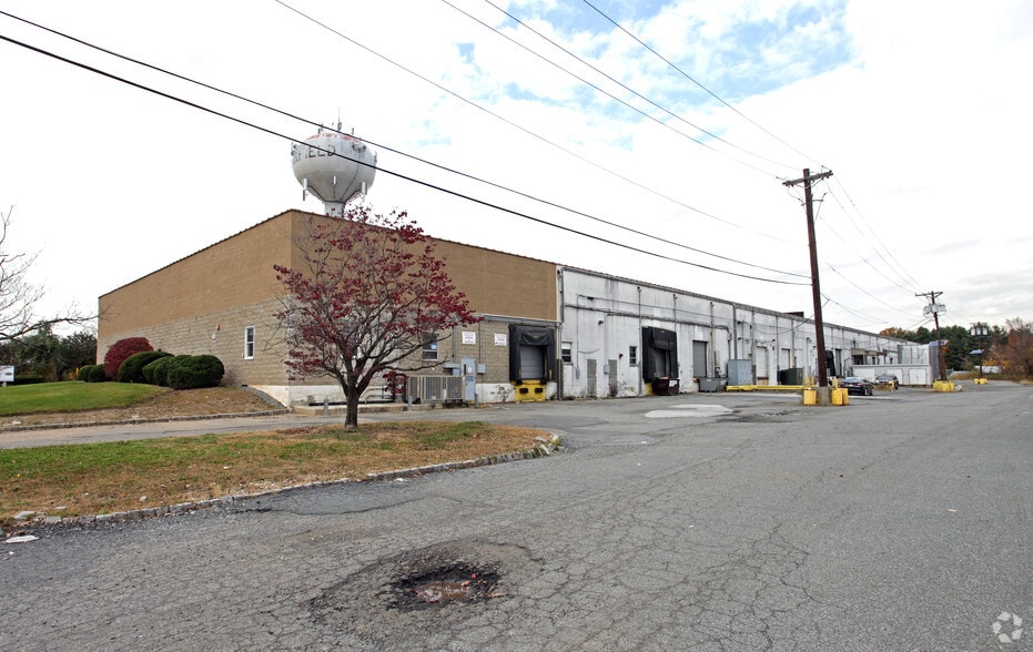 More Photos Of 12 Commerce Rd, Fairfield Warehouse For Lease