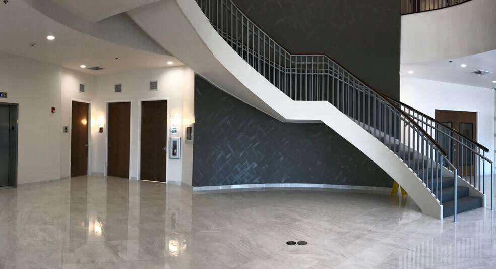 More Photos Of 2419 E Commercial Blvd, Fort Lauderdale Office For Lease