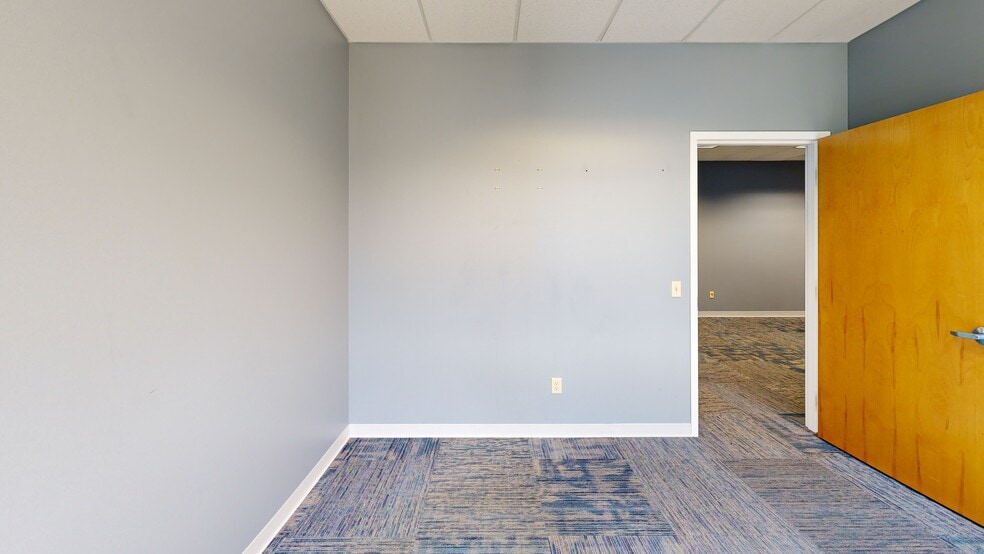 More Photos Of 5506 Walsh Ln, Rogers Office For Lease
