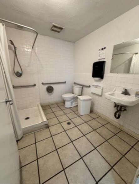 More Photos Of 3827 W Rosecrans Ave, Hawthorne Storefront For Lease