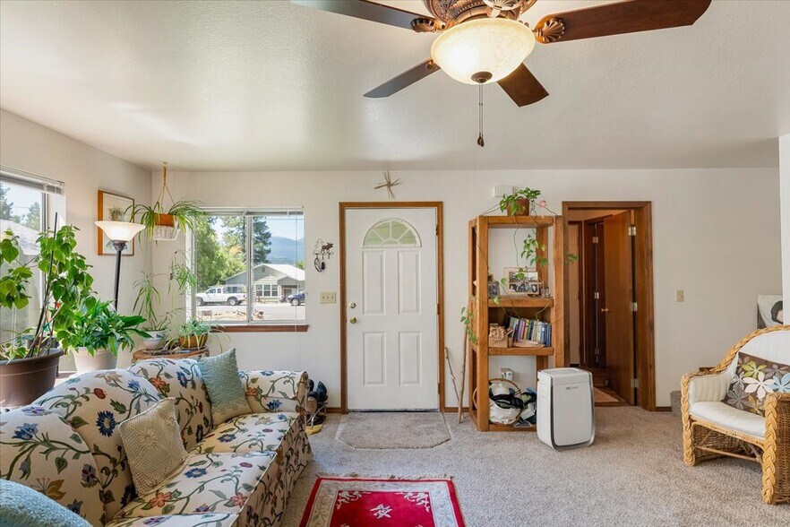 More Photos Of 416 Alder St, Mount Shasta Apartments For Sale