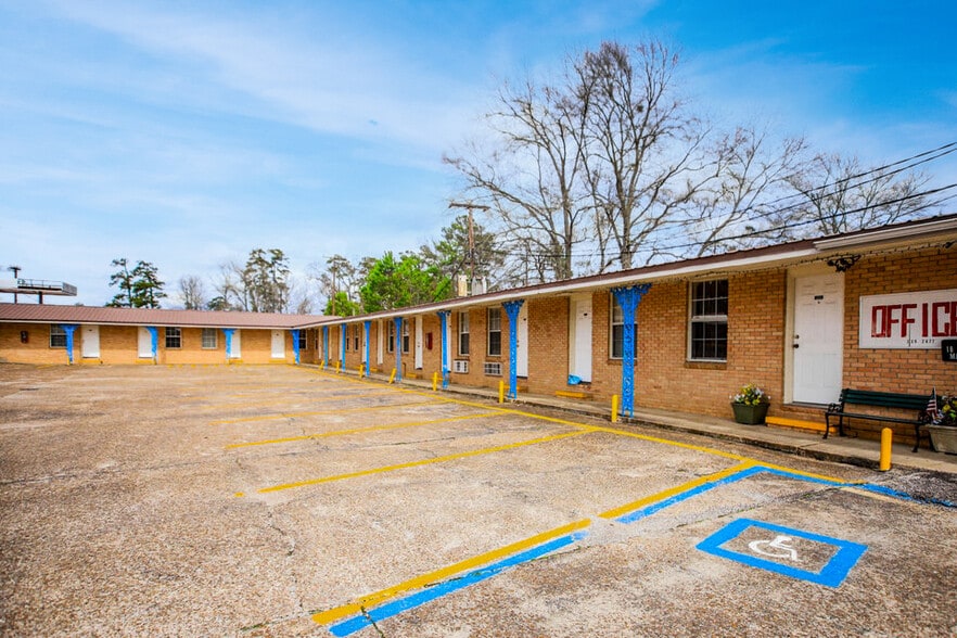 Primary Photo Of 1801 S 5th St, Leesville Hotel For Sale