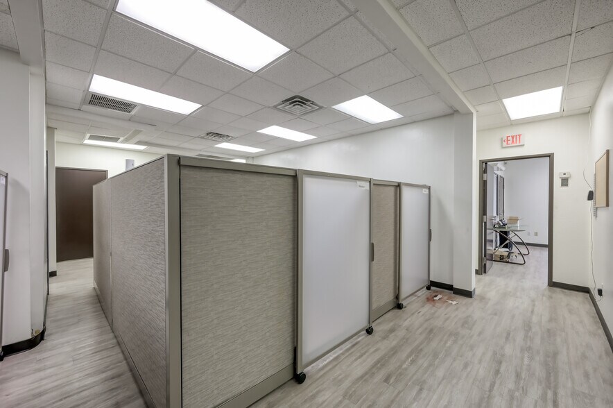 More Photos Of 508 Bryant Rd, Conroe Manufacturing For Sale