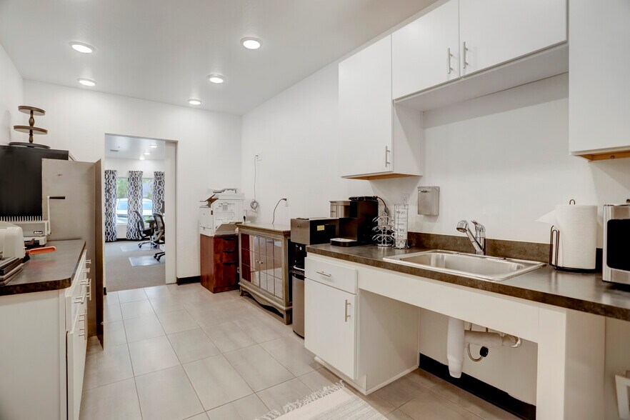 More Photos Of 6544 Greatwood Pky, Sugar Land Loft Creative Space For Lease