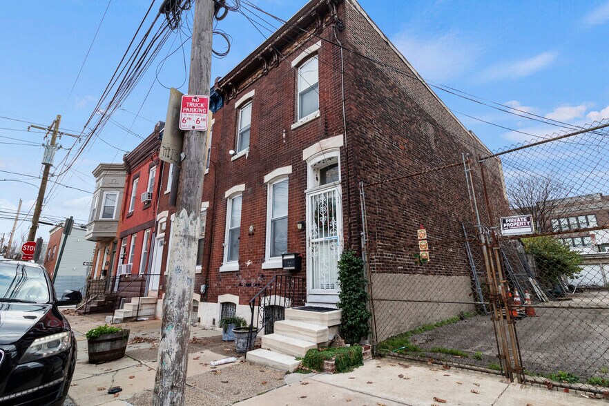 More Photos Of , Philadelphia Unknown For Sale