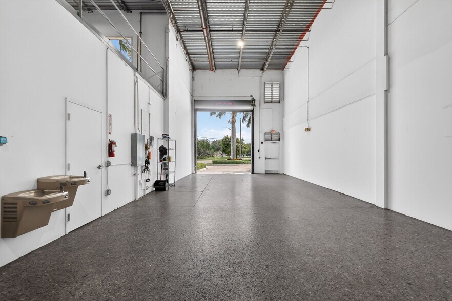 More Photos Of 1250 Wallace Dr, Delray Beach Warehouse For Lease