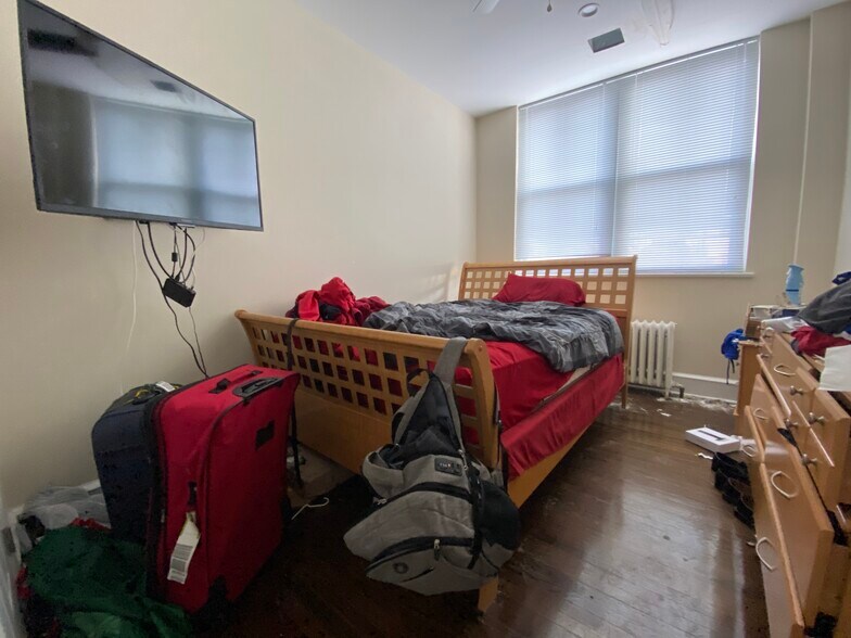 More Photos Of 8329 Delaware Ave, Upper Darby Service For Sale