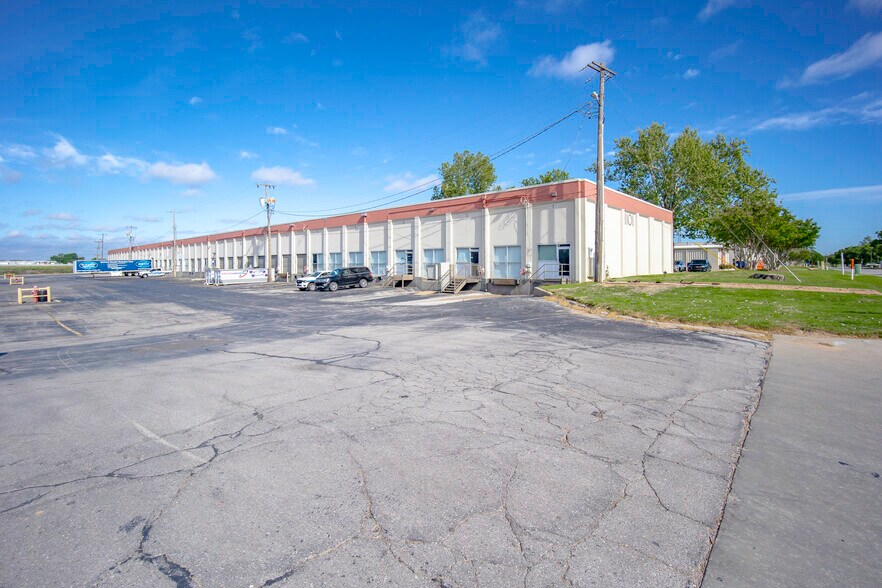 More Photos Of 1001 Enterprise Ave, Oklahoma City Unknown For Lease