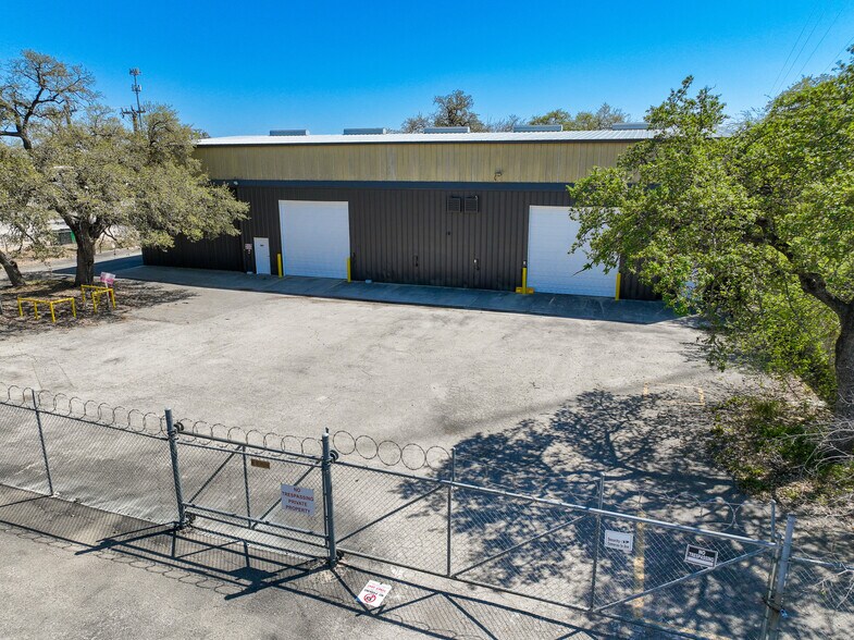 More Photos Of 15562 Capital Port Dr, San Antonio Warehouse For Lease
