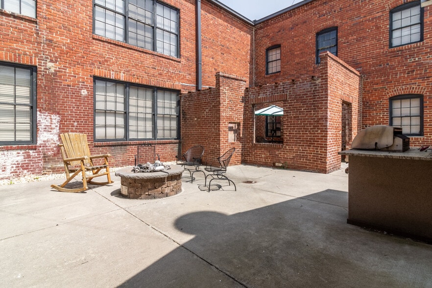 More Photos Of 1131 Commerce St, Petersburg Apartments For Sale