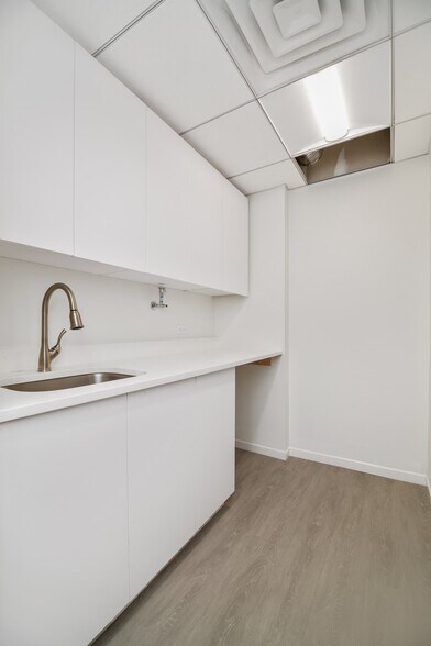 More Photos Of 104-110 E 40th St, New York Medical For Sale