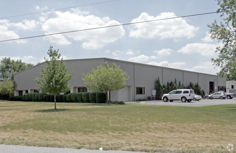 More Photos Of 2920 Gateway Dr, Elkhart Warehouse For Lease