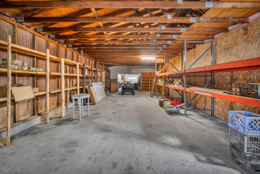 More Photos Of 4085 Herner County Line Rd, Southington Showroom For Sale